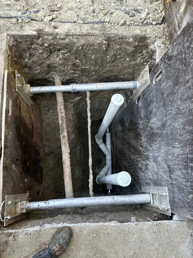 Experienced plumber completing Drain Cleaning work in Hillsboro